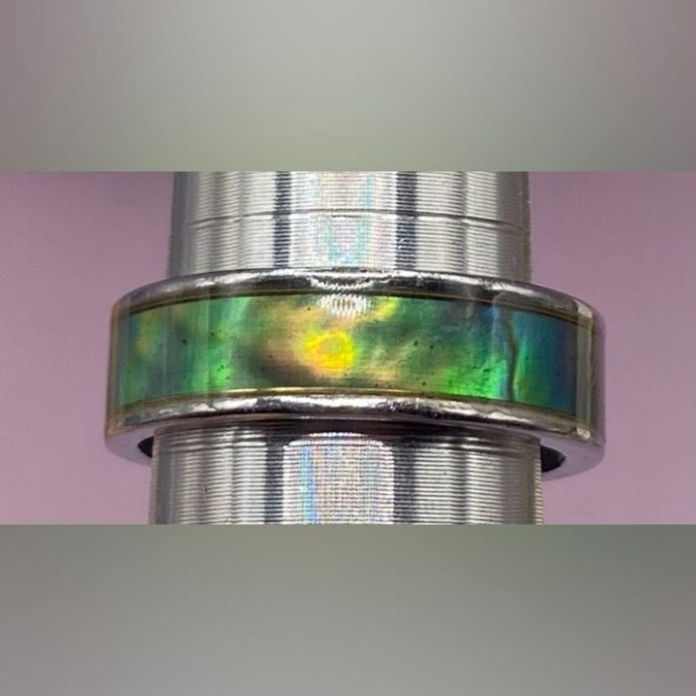 Green Abalone Inlay Silver Tone Band Ring Unisex Iridescent Statement 7.5